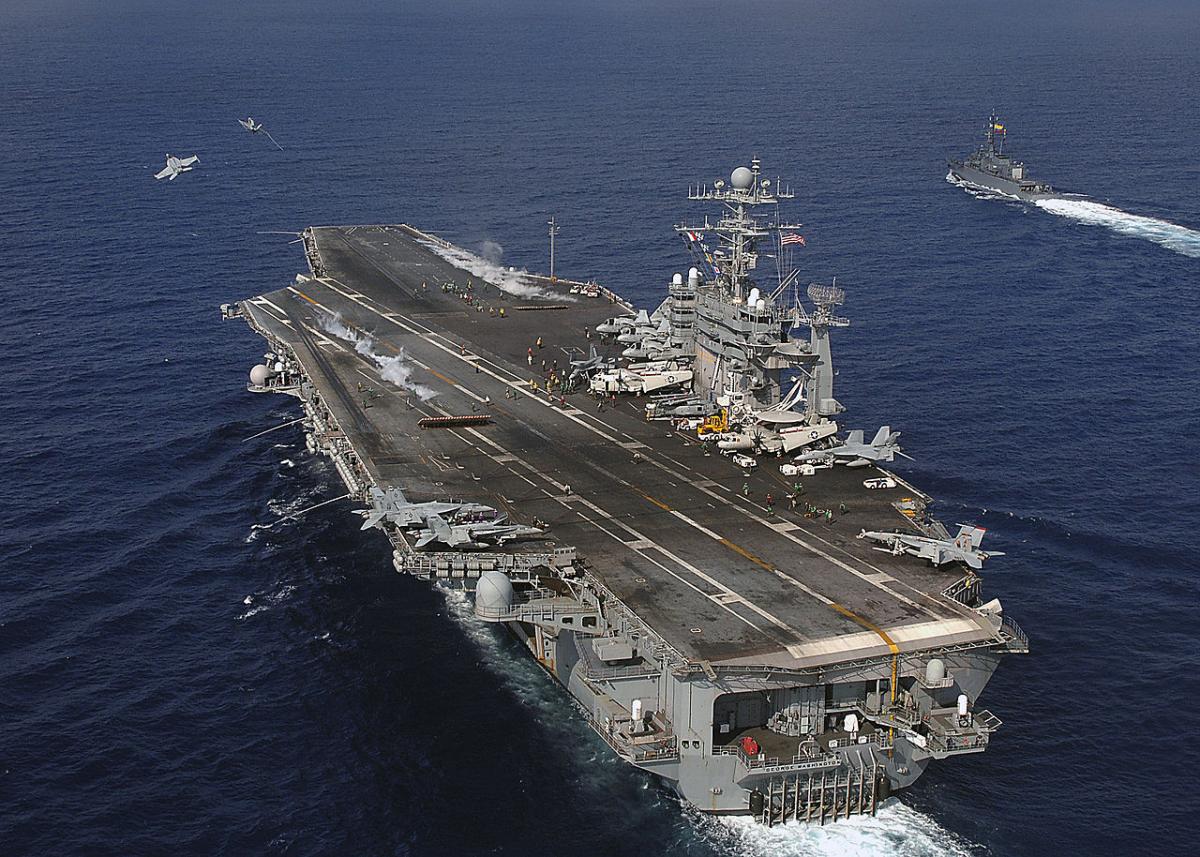 D:\Documents\Worx\1026~1\US_Navy_060511-N-1045B-007_Armada_Republica_Colombia_(ARC)_Caldas_(FM_52)_stands_plane_guard_as_two_F-A_18_Super_Hornets_launch_simultaneously_off_the_flight_deck_aboard_the_Nimitz-class_aircraft_carrier_USS_George_Washington_(.jpg