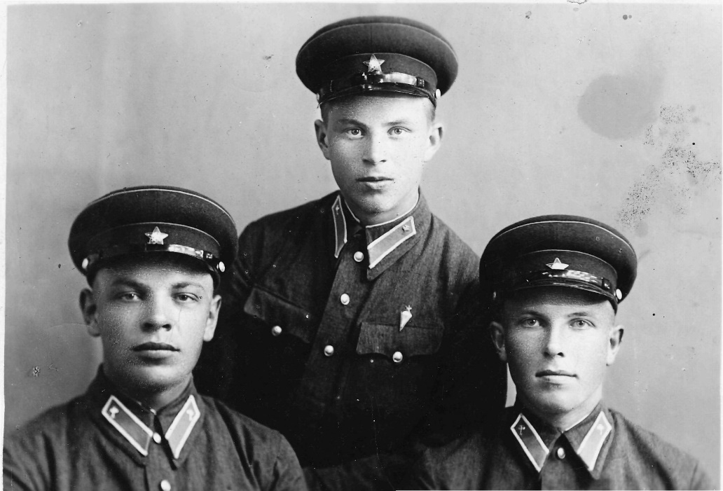 Смульский Игнат крайний слева, Херсонская авиашкола, 1938г