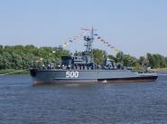 Базовый тральщик ”Герман Угрюмов” в парадном строю по случаю празднования Дня ВМФ России. Астрахань.