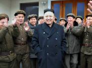 Лидер КНДР Ким Чен Ын в окружении военных