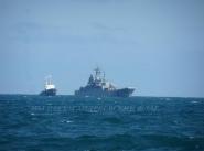 Морской буксир ”МБ-23” и большой десантный корабль ”Новочеркасск”  в районе полигона Опук под Феодосией