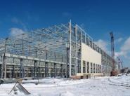 Строительство продолжается в зимнее время. Монтаж каркасов корпусов