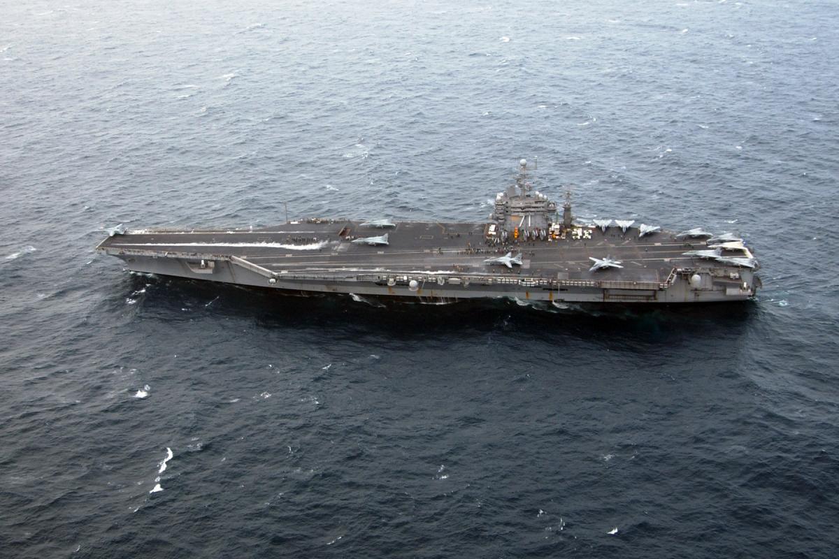 D:\Documents\Worx\Статьи\US_Navy_060310-N-6410T-003_F-14D_Tomcats_launch_from_the_flight_deck_of_Nimitz-class_aircraft_carrier_USS_Theodore_Roosevelt_(CVN_71)_to_their_homeport_of_Naval_Air_Station_Oceana.jpg