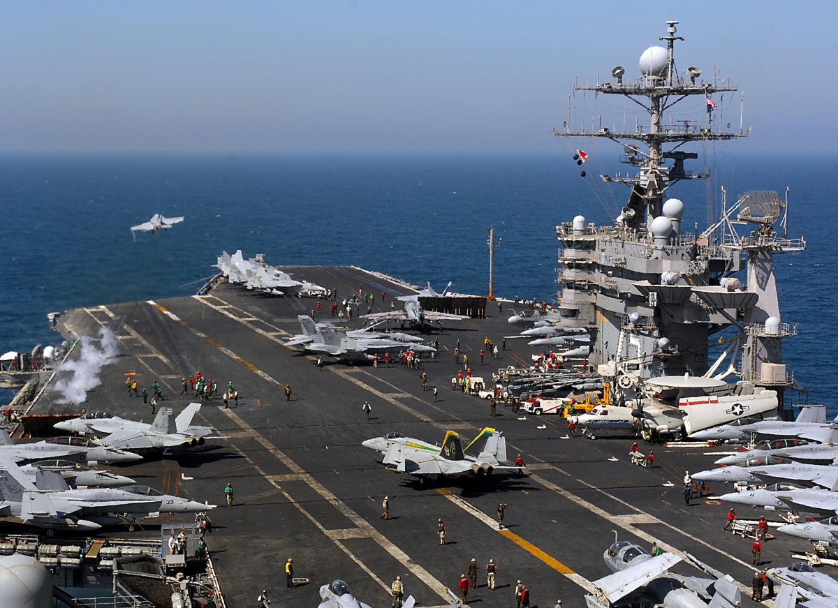 D:\Documents\Worx\Статьи\USS_Harry_S._Truman_(CVN-75)_flight_deck.jpg